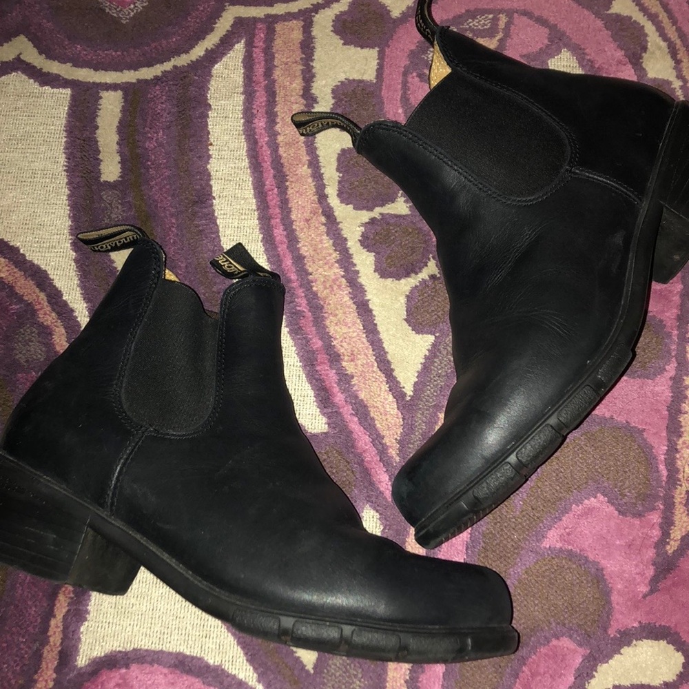 Heeled blundstones